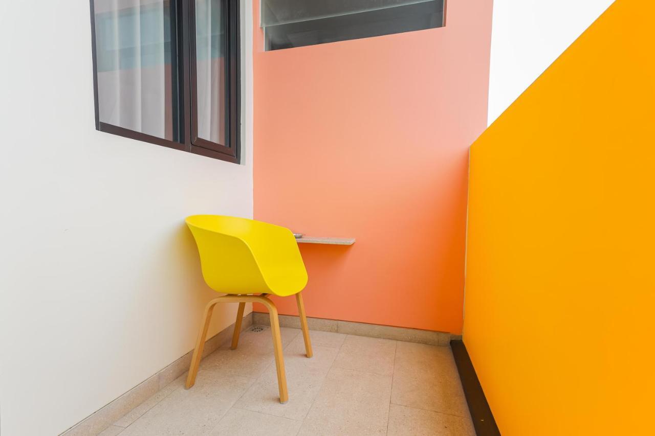 Sans Hotel Clover Ace Surabaya By Reddoorz Exterior foto